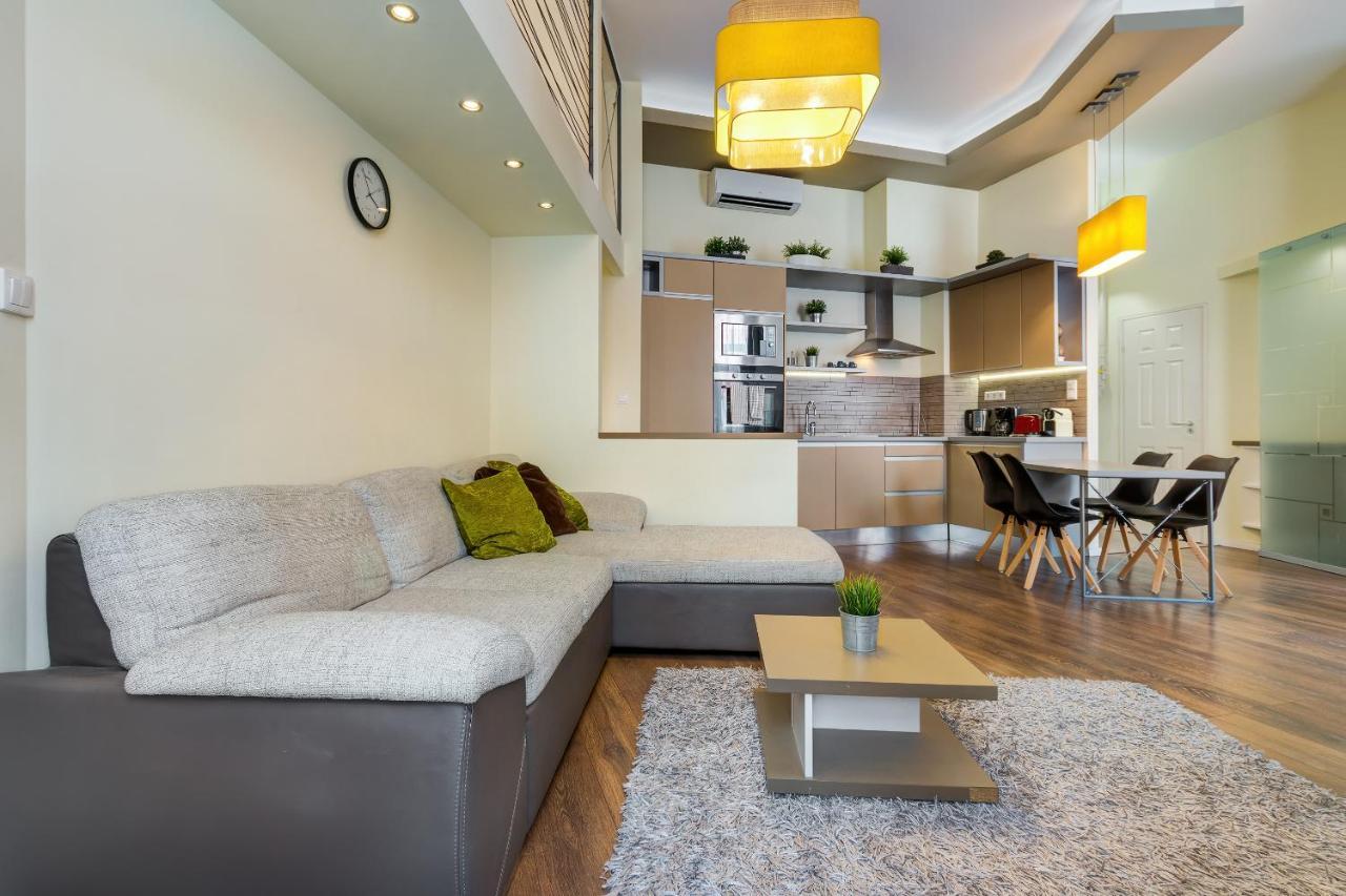 Spacious & Stylish Apartment In Downtown בודפשט מראה חיצוני תמונה
